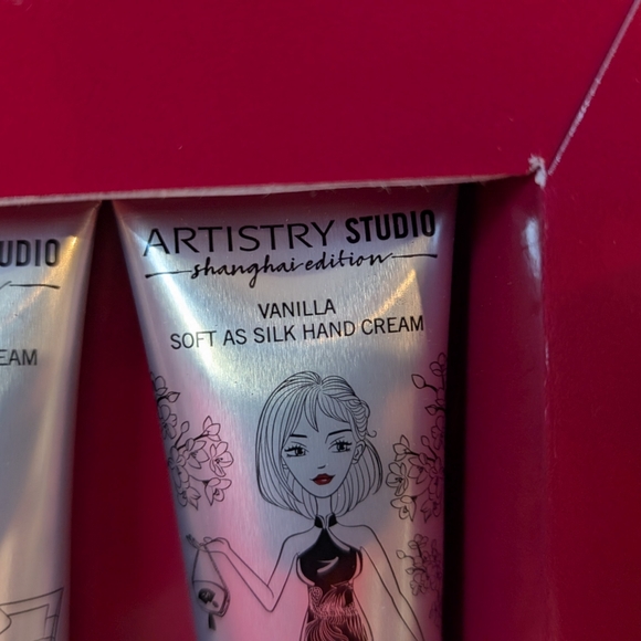 Artistry studio NWT hand lotion - Picture 5 of 8